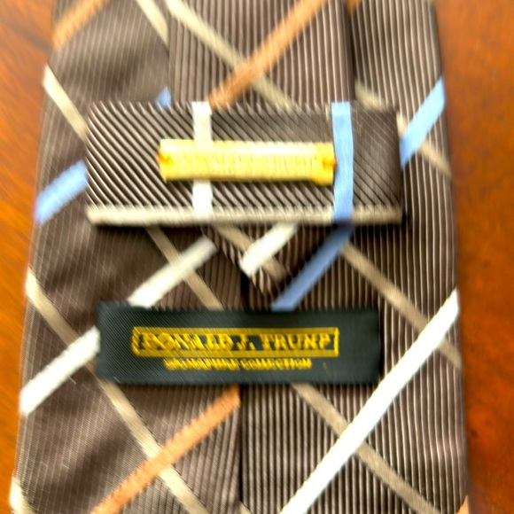Men’s Tie - Picture 3 of 3